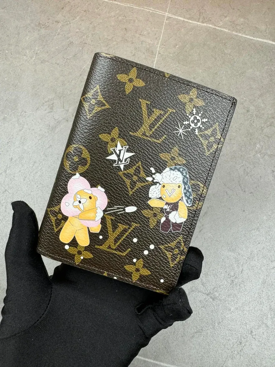 Louis Vuitton Tabi Geldbörse mit Monogramm-Schaf-Print