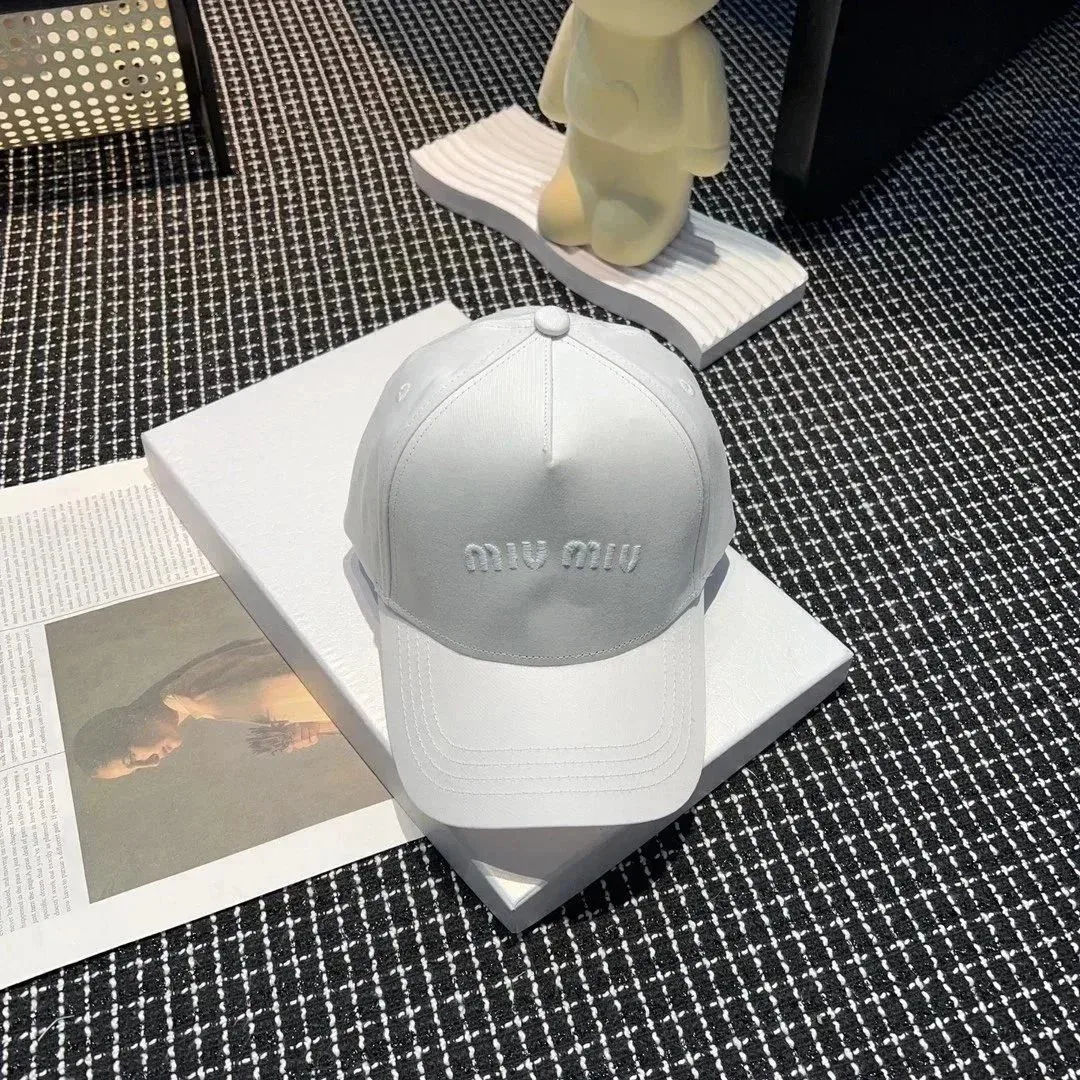 Miu Miu Miu Miu White Embroidered Baseball Cap White - 1