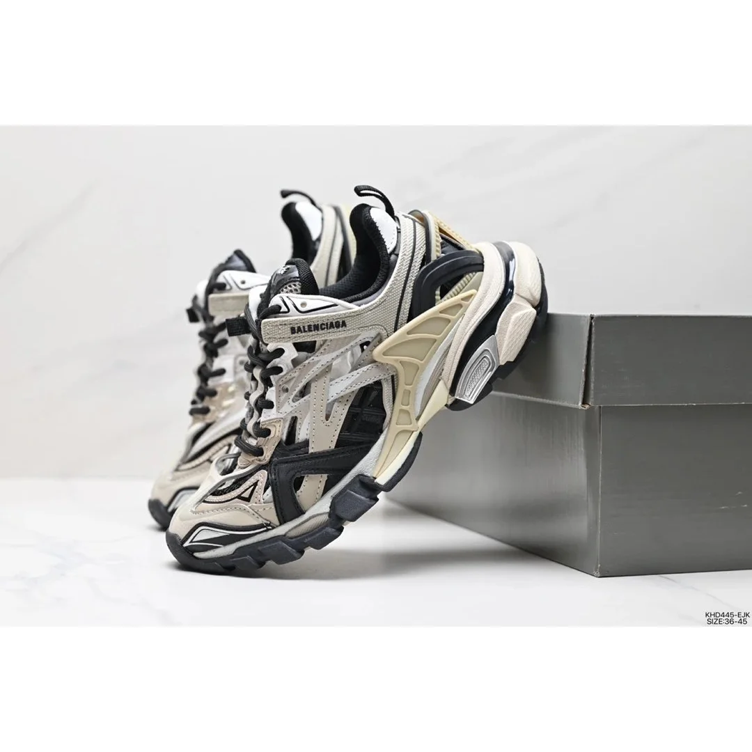 Balenciaga Balenciaga Triple S Cream/Black Sneakers Cream