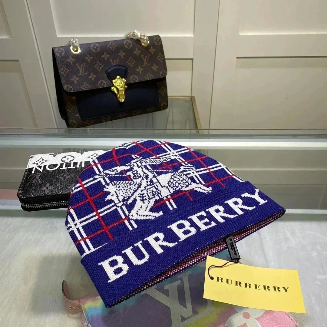 Burberry Burberry Classic Check Navy/Red/White Check Beanie Navy