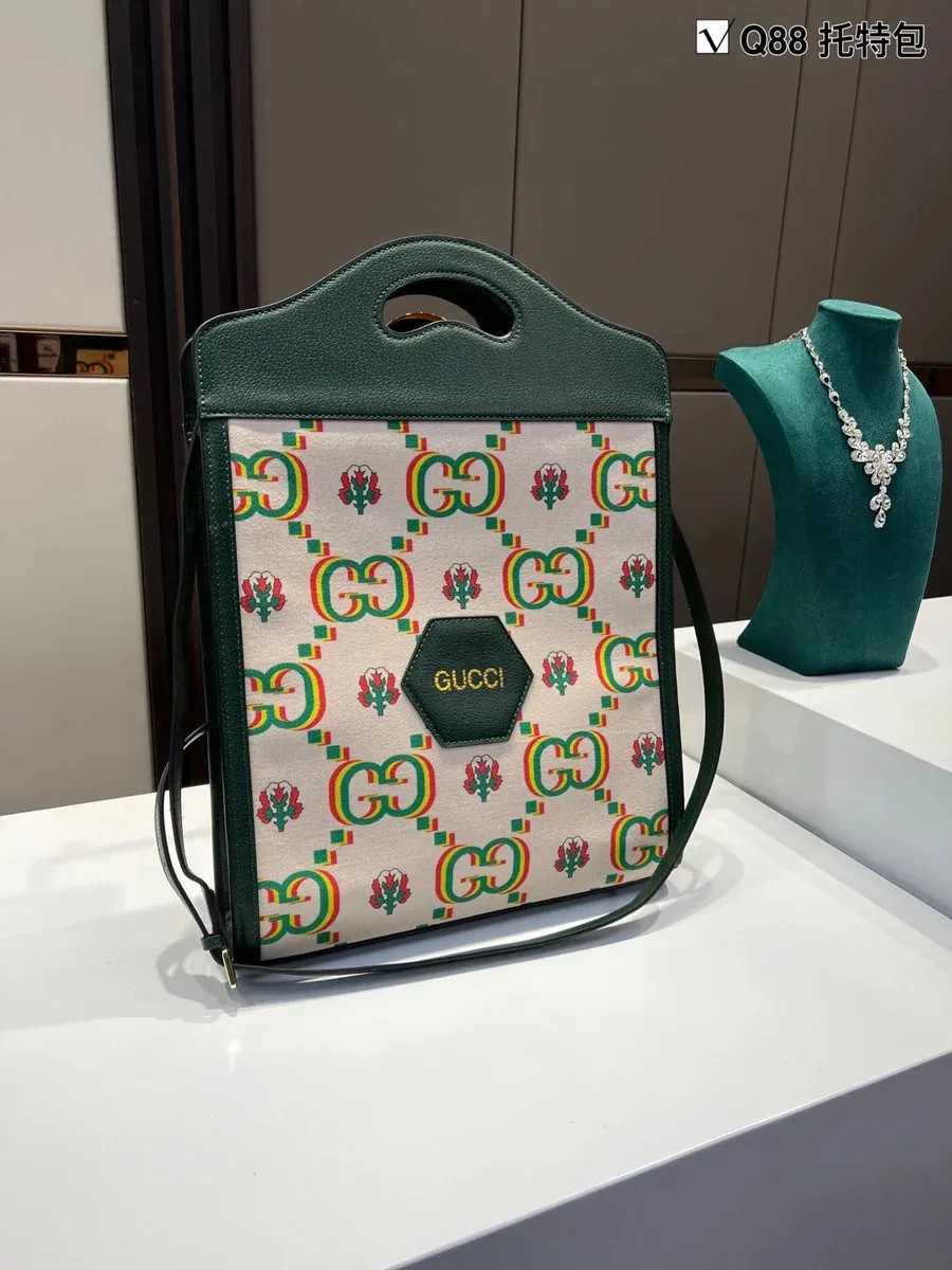 Gucci Gucci GG Marmont Q88 Green & White Tote Bag Green - 1