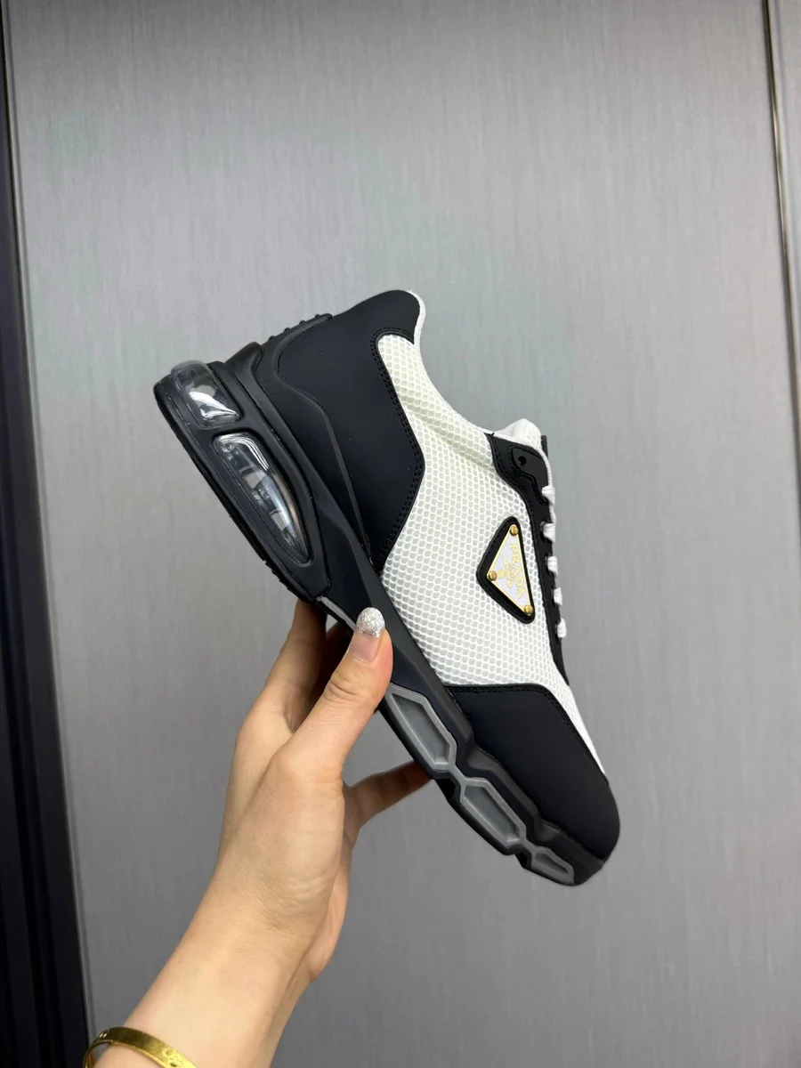 Prada Prada Runners Black/White Sneakers Black