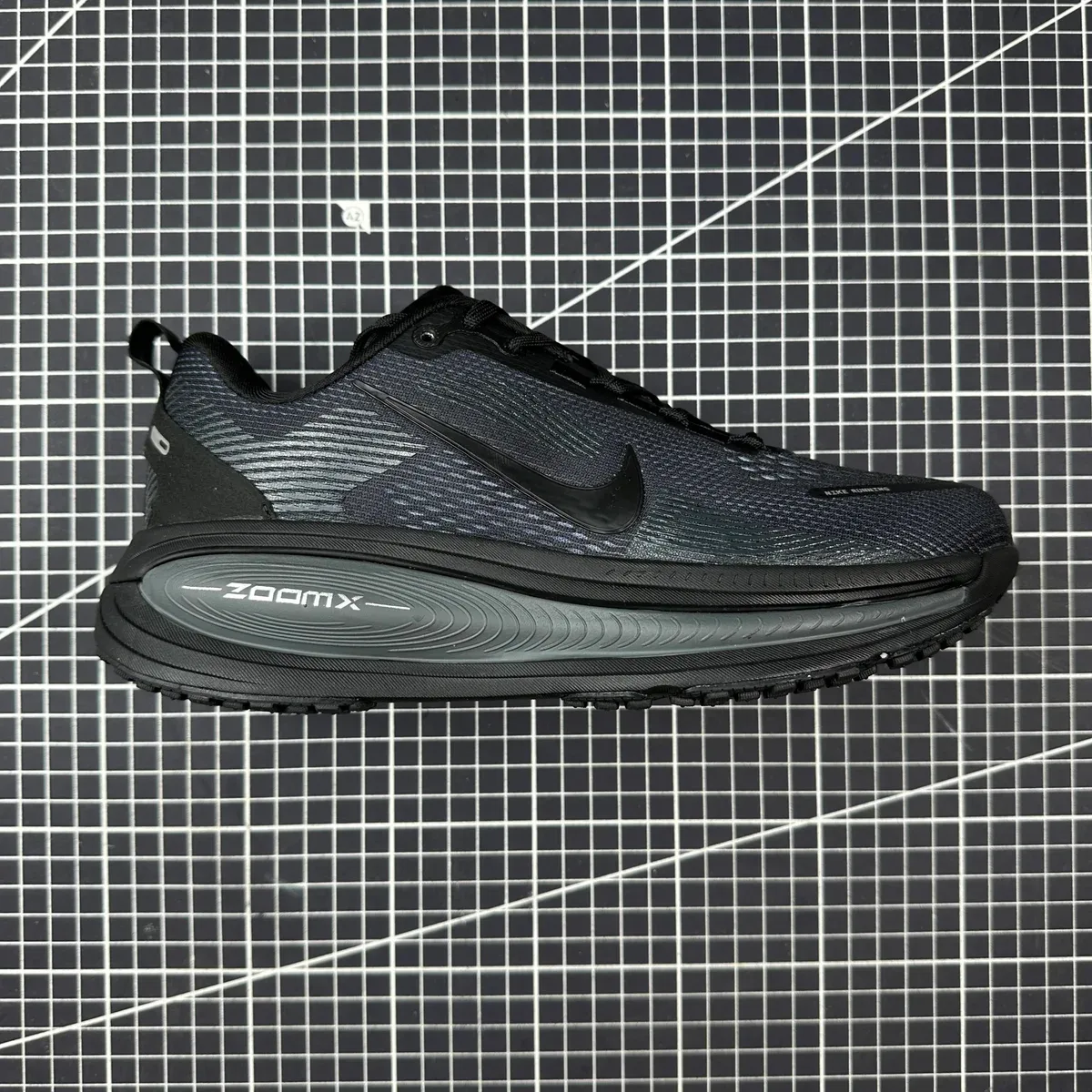 Nike Nike Vomro 18 Dark Grey/Black Running Sneaker Grey