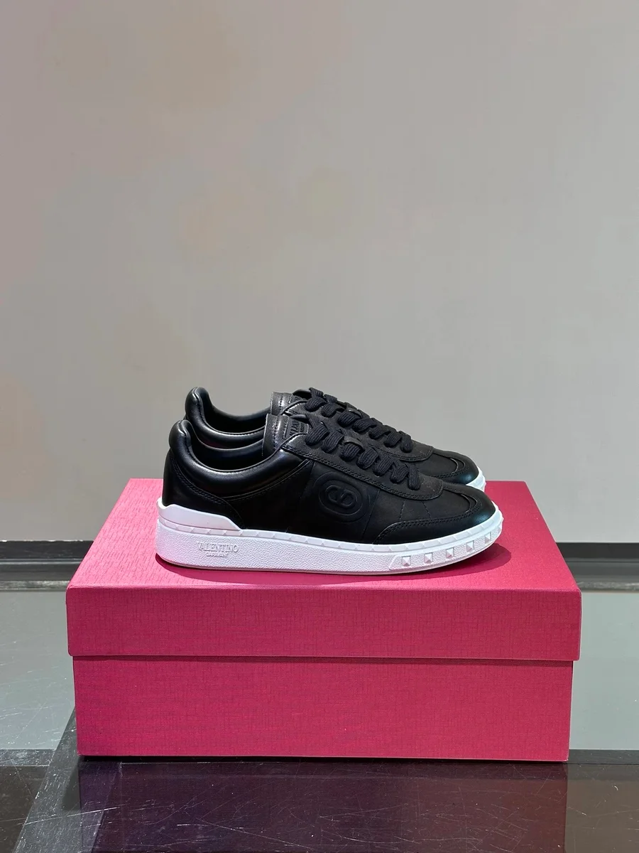 Valentino Valentino Rockstud Black Leather Sneakers Black - 1