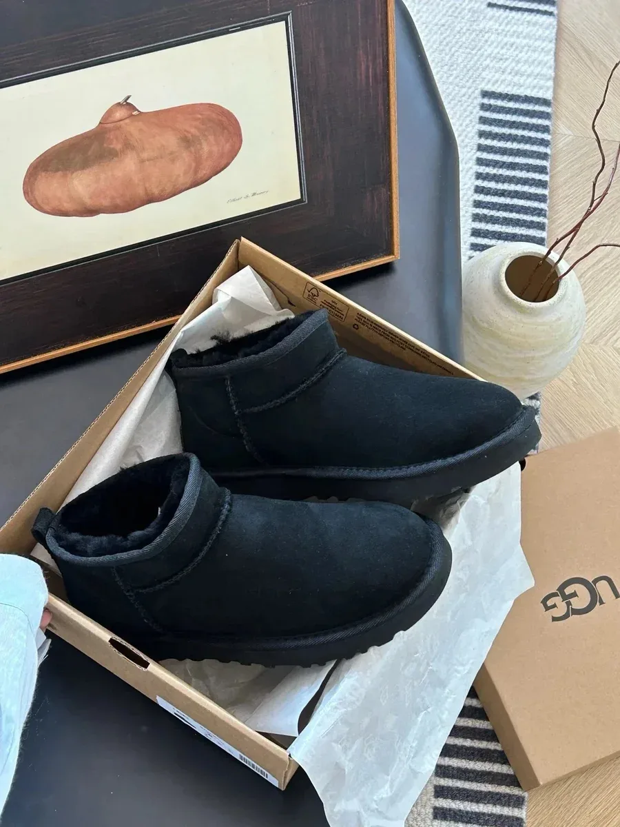 UGG Classic Short Black Low Boots catalog image