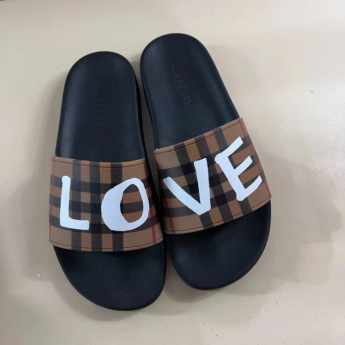 Burberry Burberry Vintage Check LOVE Slippers Black Black - 1