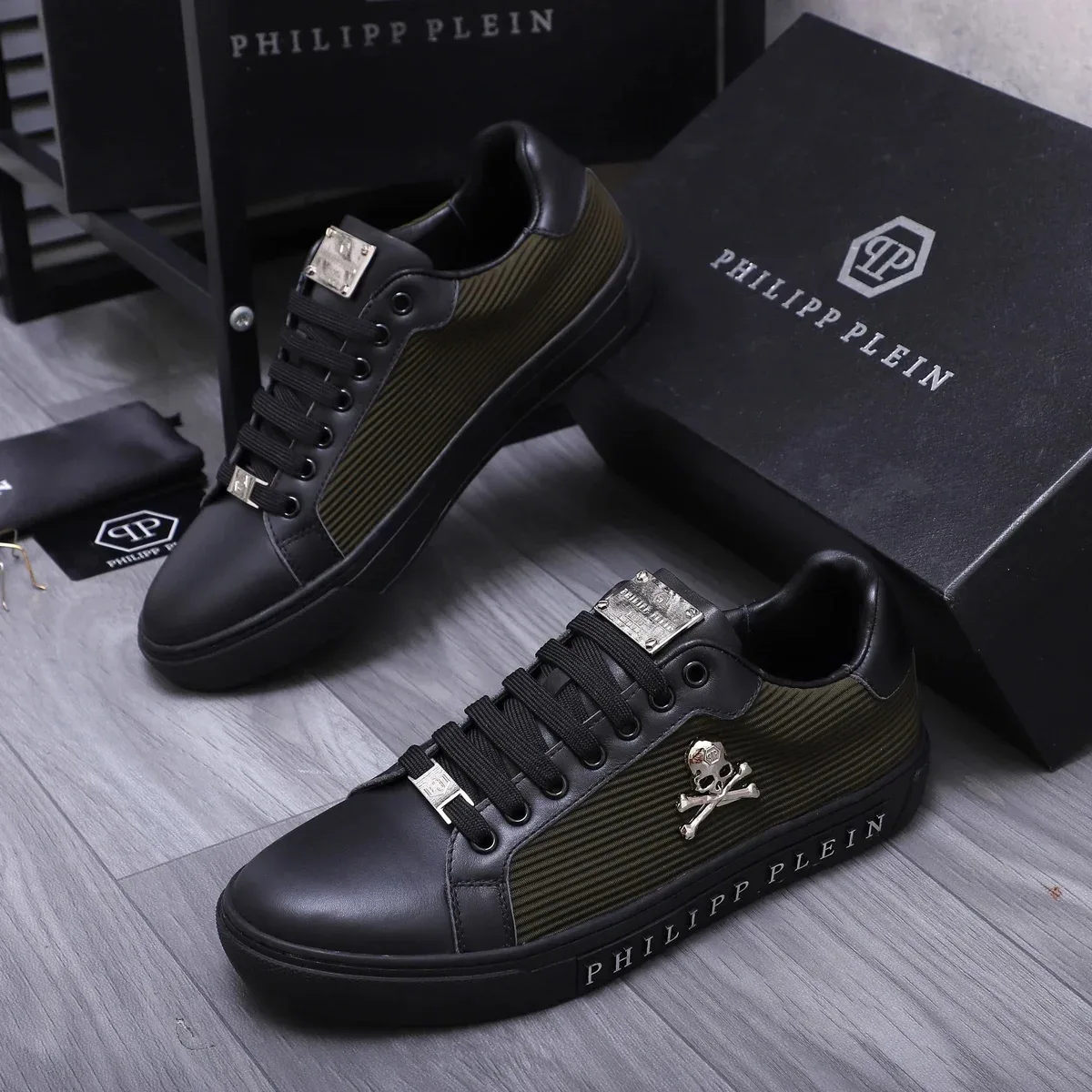 Philipp Plein Philipp Plein Skull Black & Olive Sneakers Black - 1