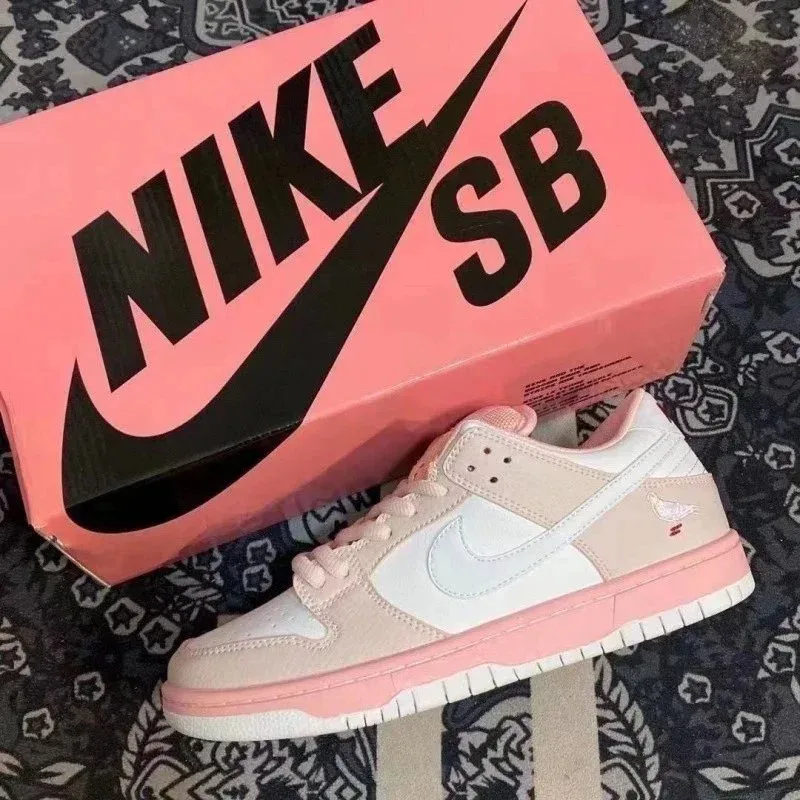 Nike Nike SB Dunk Low Dunk Pink Sneakers Pink - 1