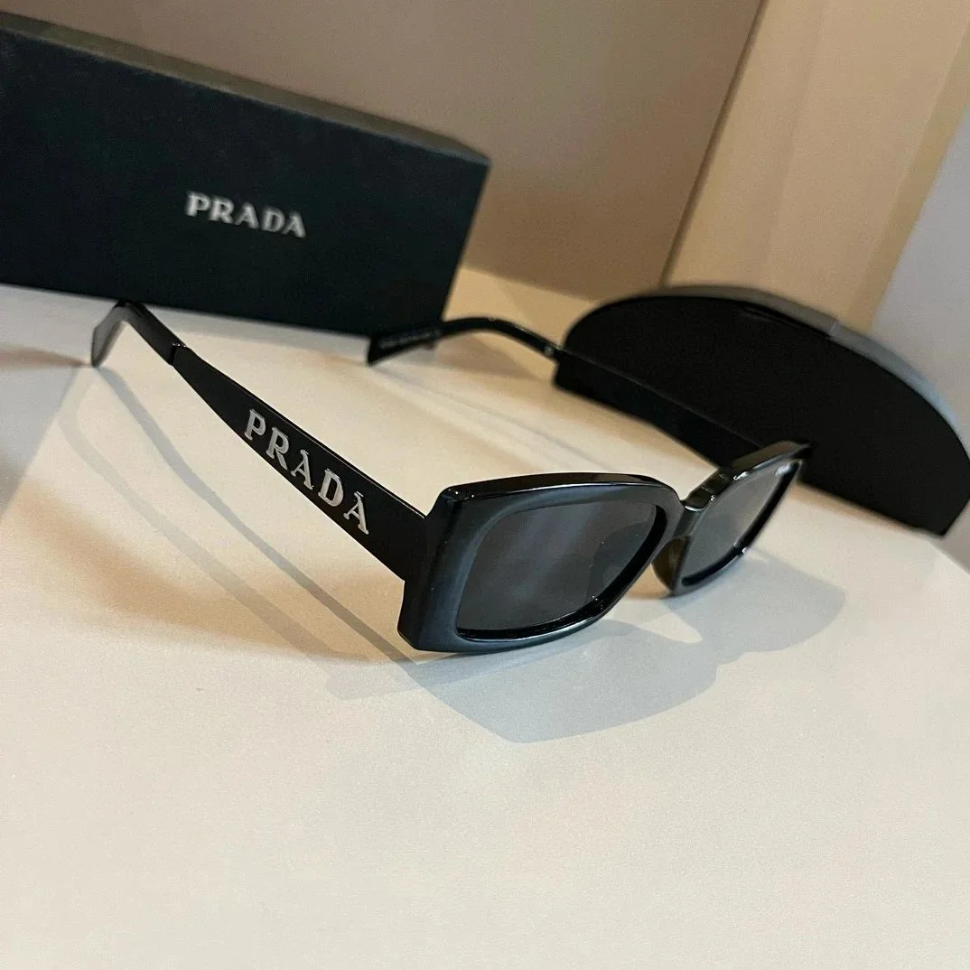Prada Prada Sunglasses Black Square Frame Black - 1