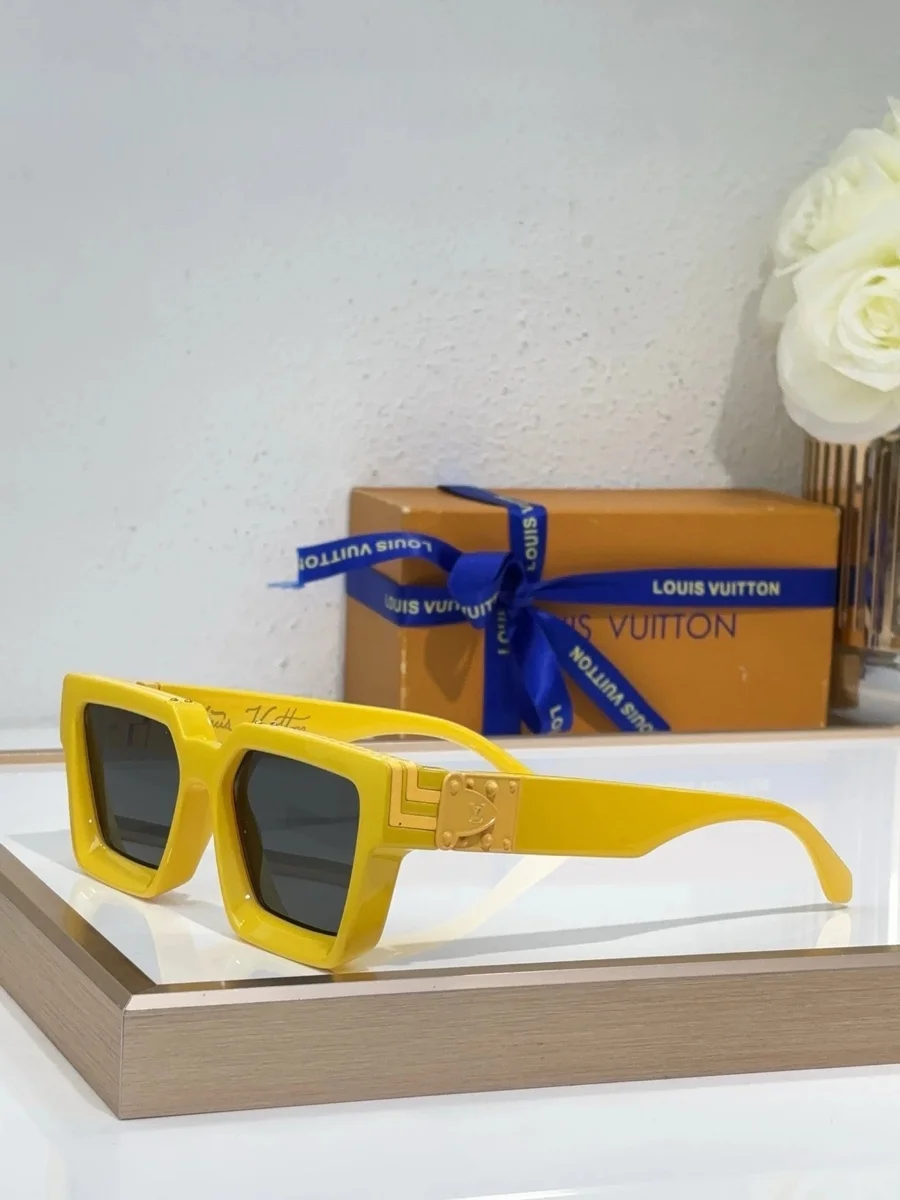 Louis Vuitton Louis Vuitton Yellow Square Frame Sunglasses A18 Yellow