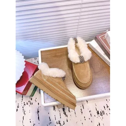 UGG UGG Classic Short Beige Sheepskin Boots Beige
