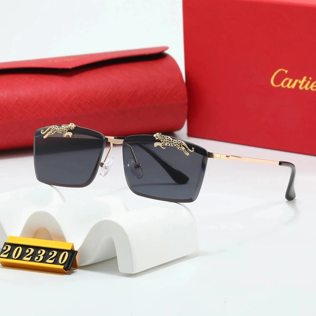 Cartier Cartier Panthère Black/Gold Sunglasses Black - 1