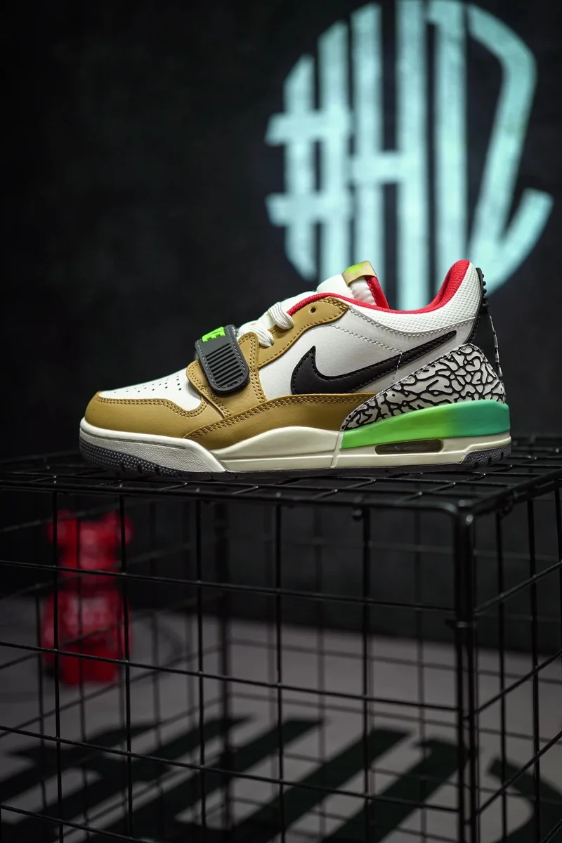 Nike Nike Air Jordan 3 Wheat/Green Sneakers Beige