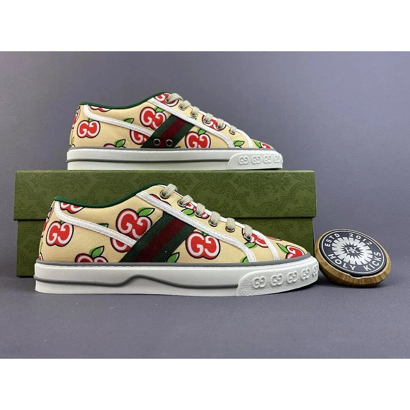Gucci Gucci Iconic Apple Print Low Top Sneakers Beige