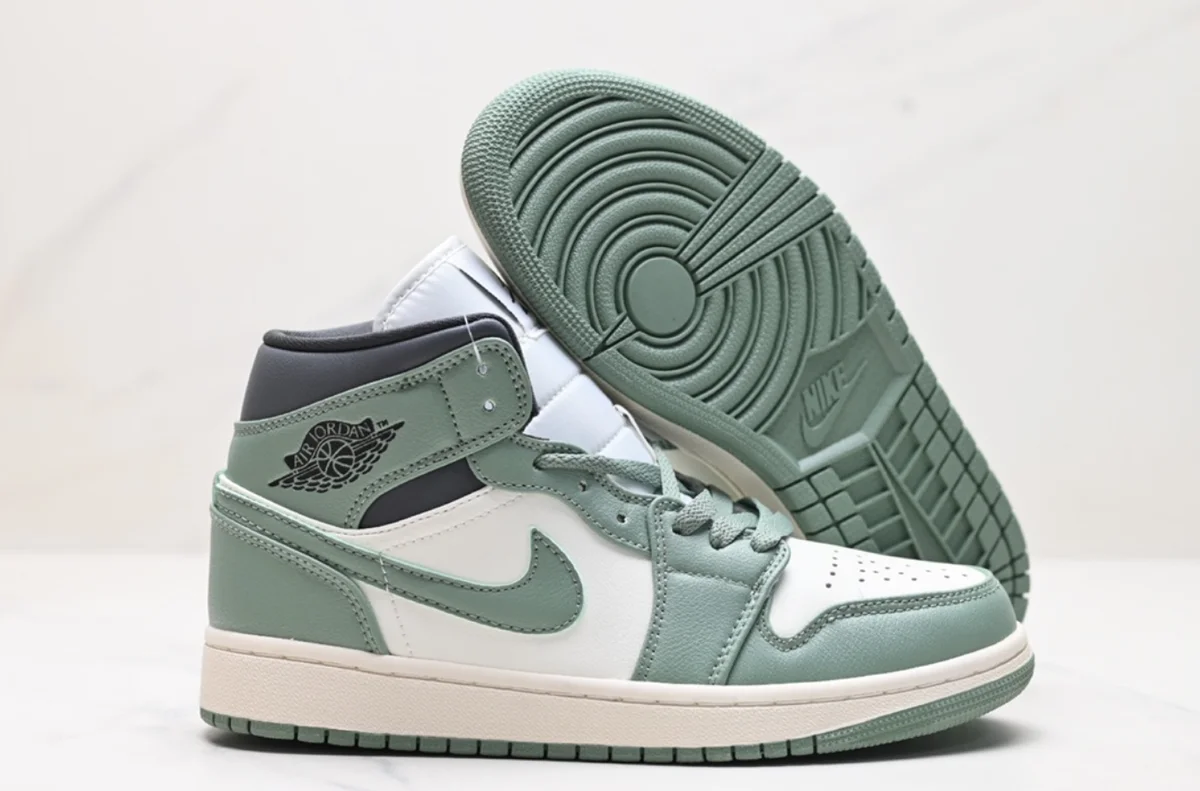 Nike Nike Air Jordan 1 Mid Sail/Olive Green Sneakers Green - 1