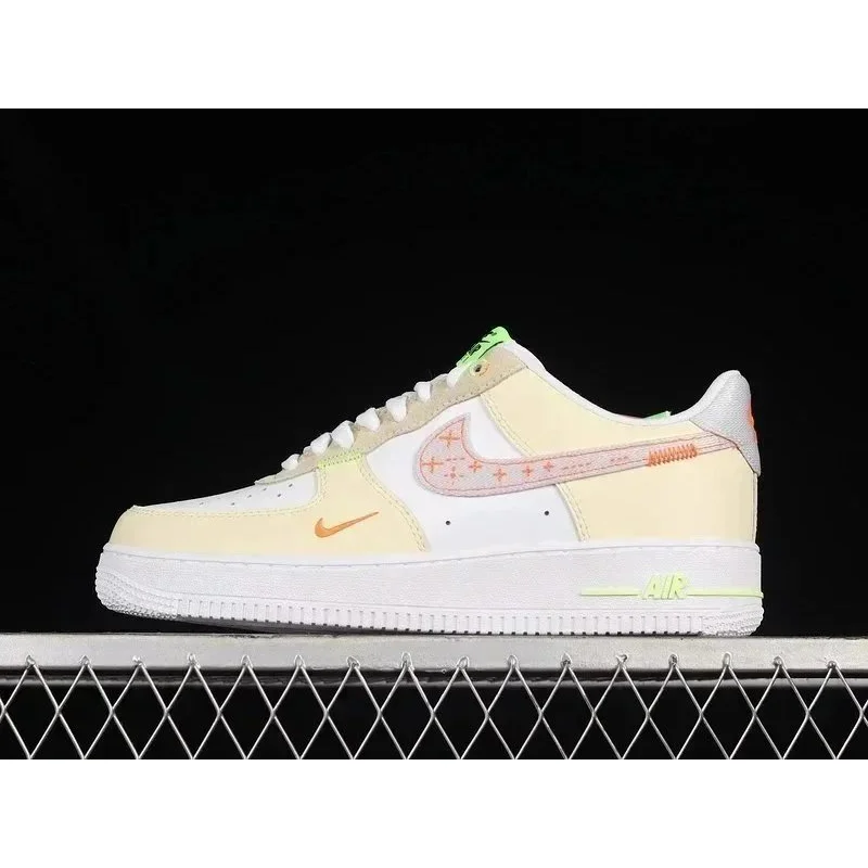 Nike Nike Air Force 1 Sail/University Red Sneakers Yellow - 1