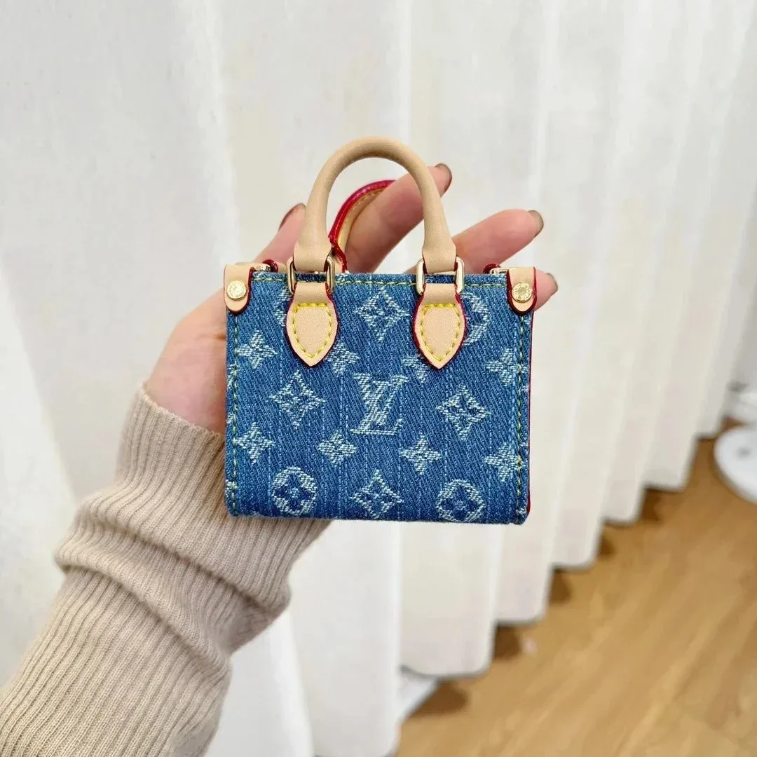 Louis Vuitton Bolso Tabi Mini De Denim Con Monograma