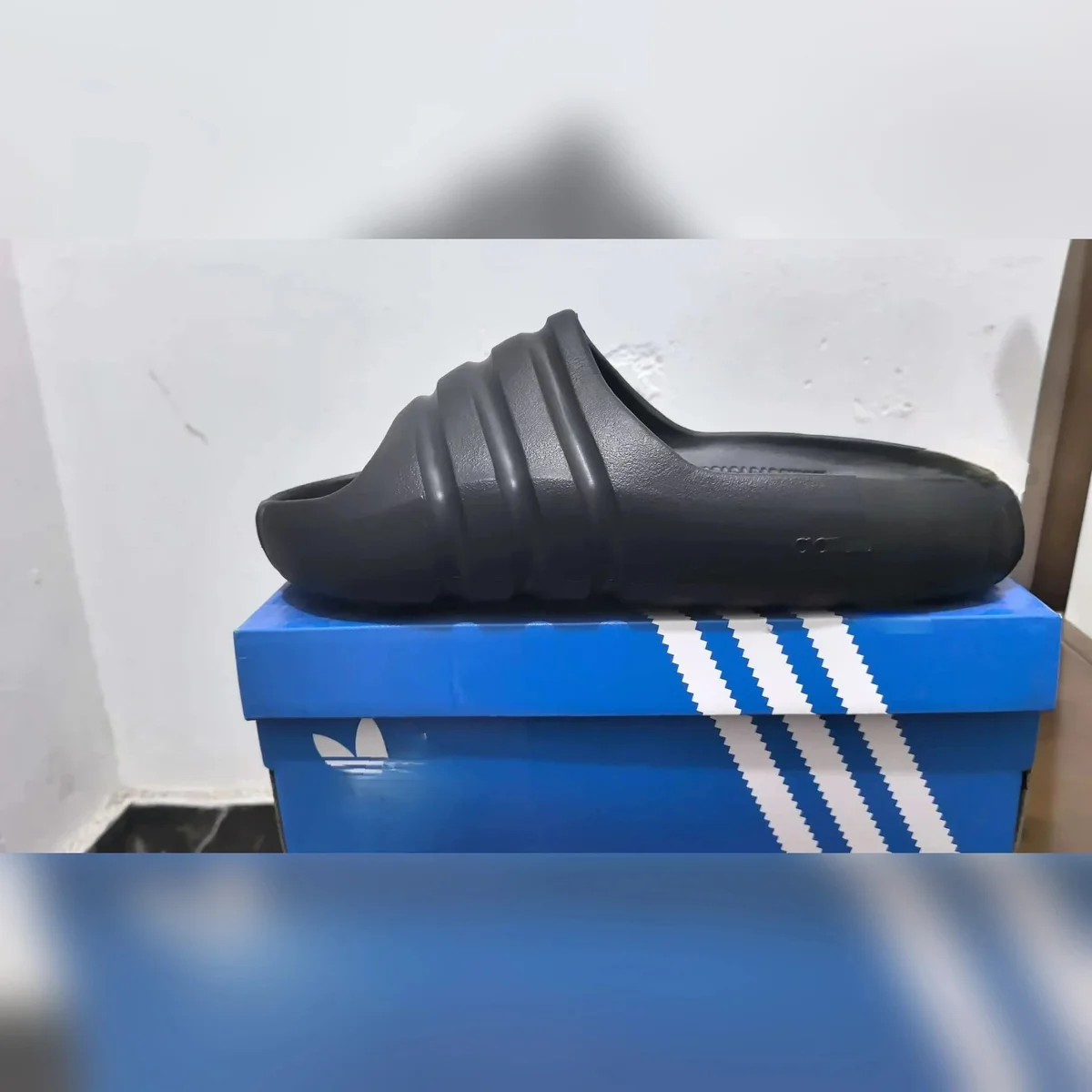 Adidas Adidas Yeezy Kanye West Black Slippers Black - 1