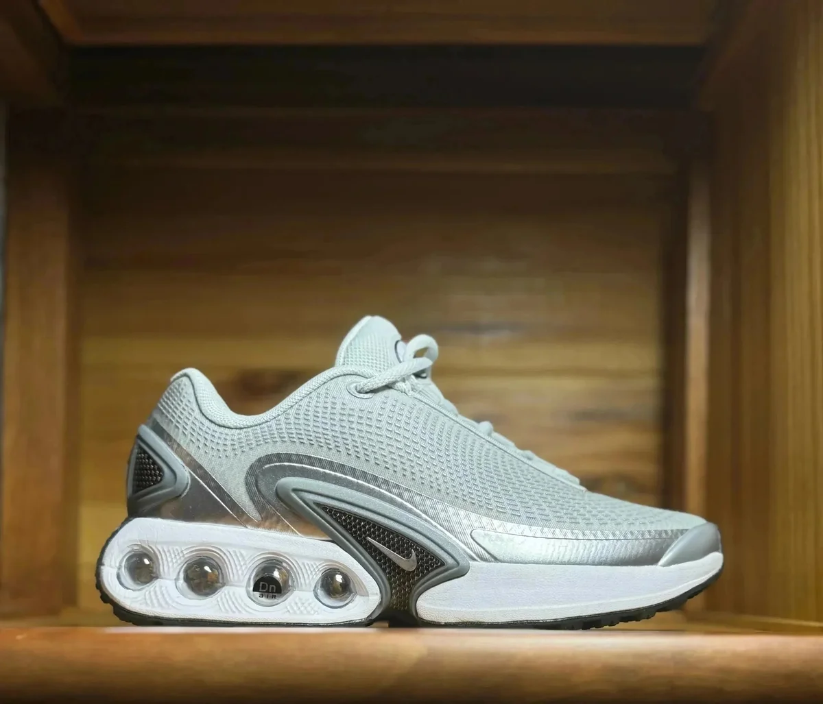 Nike Nike Air Max Silver/White Unisex Running Sneakers Grey
