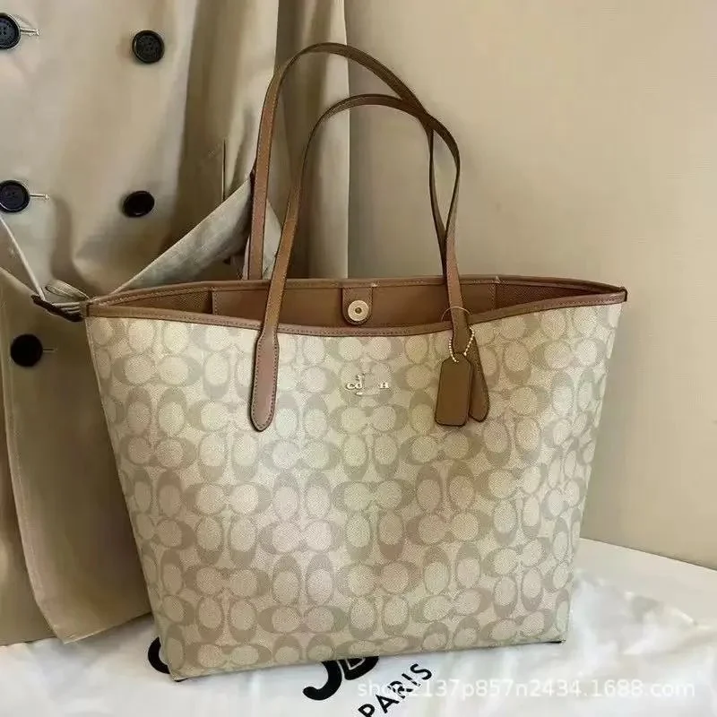 Coach Coach Signature Reversible Tote Bag in奶茶 Color Beige - 1
