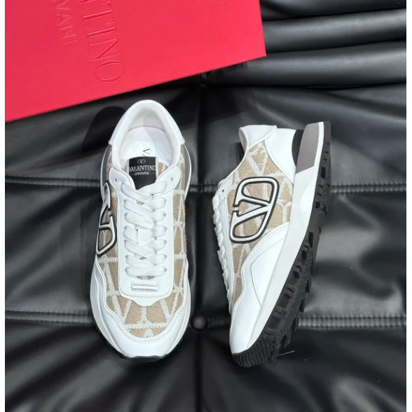 Valentino Valentino Rockstud Beige/White/Black Sneakers Multicolor