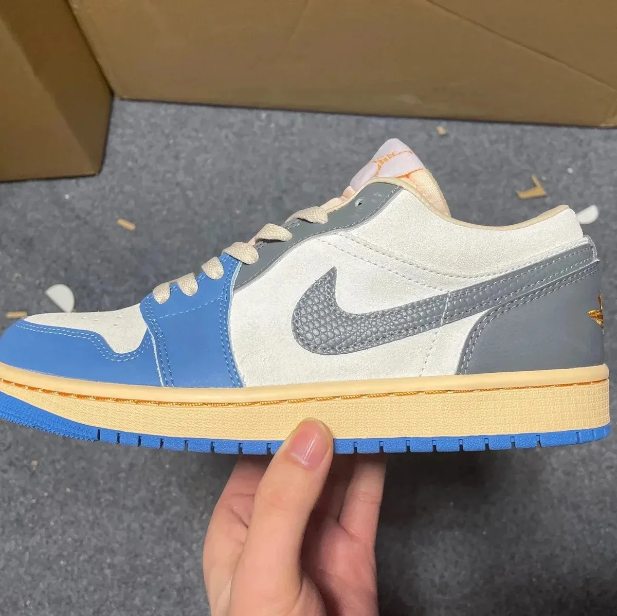Nike Nike Air Force 1 Low VINTAGE UNC North Carolina Blue Sneakers Blue - 1