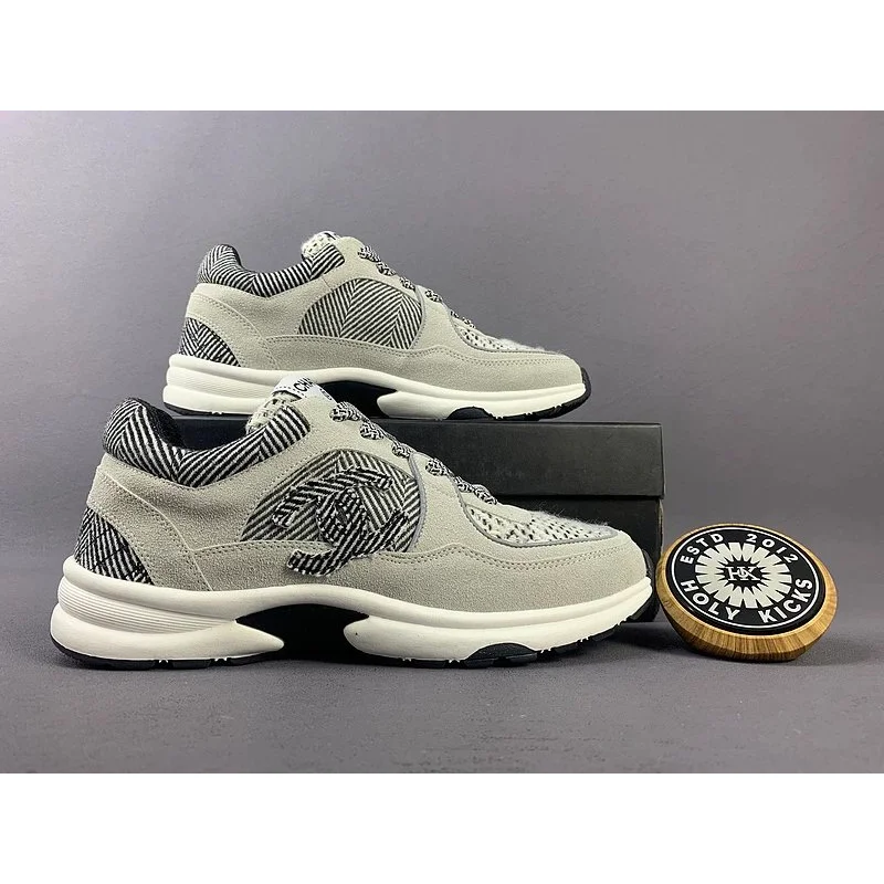 Chanel Runners Grau/Schwarze Turnschuhe