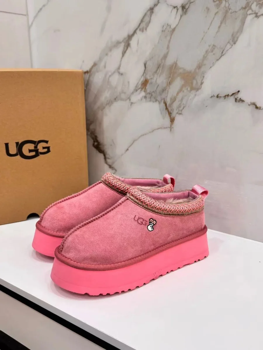 UGG UGG Classic Short Pink Platform Sneakers Pink