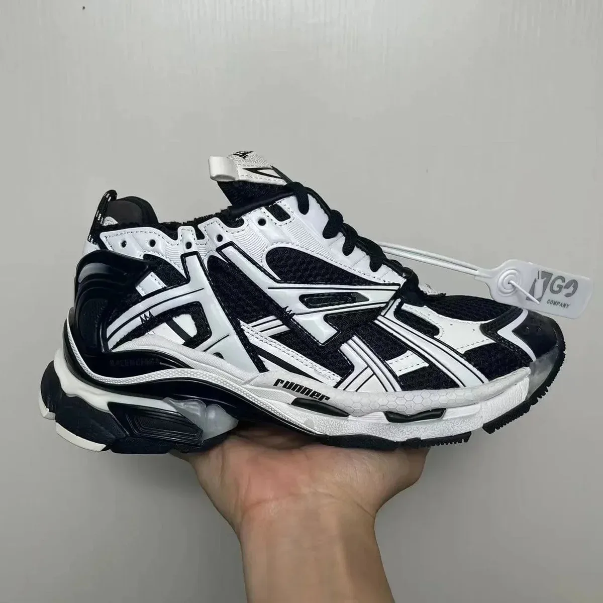 Balenciaga Balenciaga Runner Black/White Sneakers Black