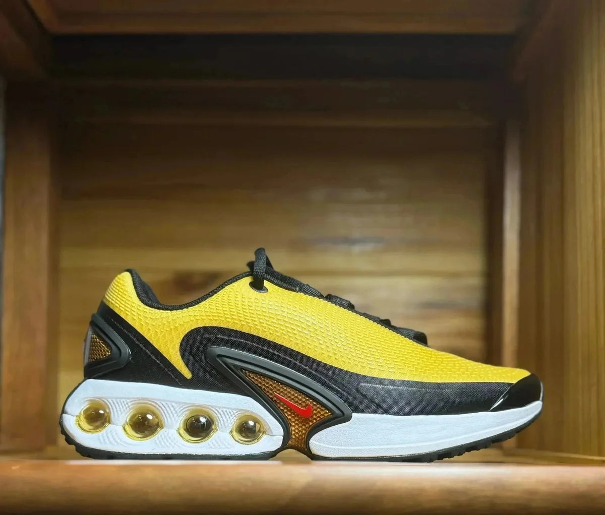 Nike Nike Air Max Solar Yellow/Black/White Sneakers Yellow