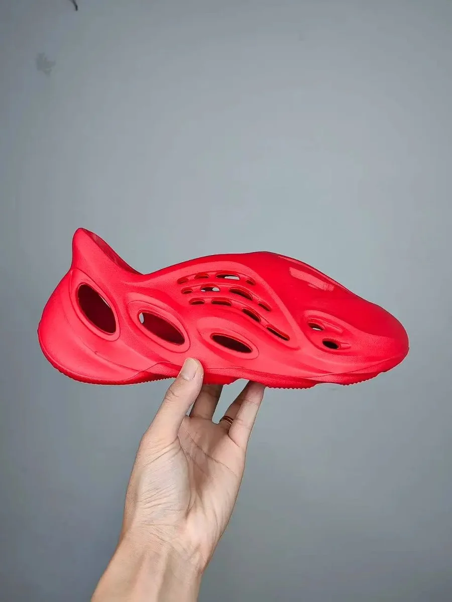 Adidas Adidas Yeezy 700 Red Slide Sneakers Red - 1