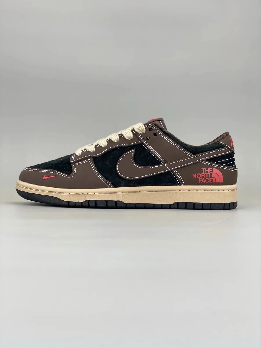 Nike Nike x The North Face Dunk Low Chocolate Brown Sneakers Brown - 1