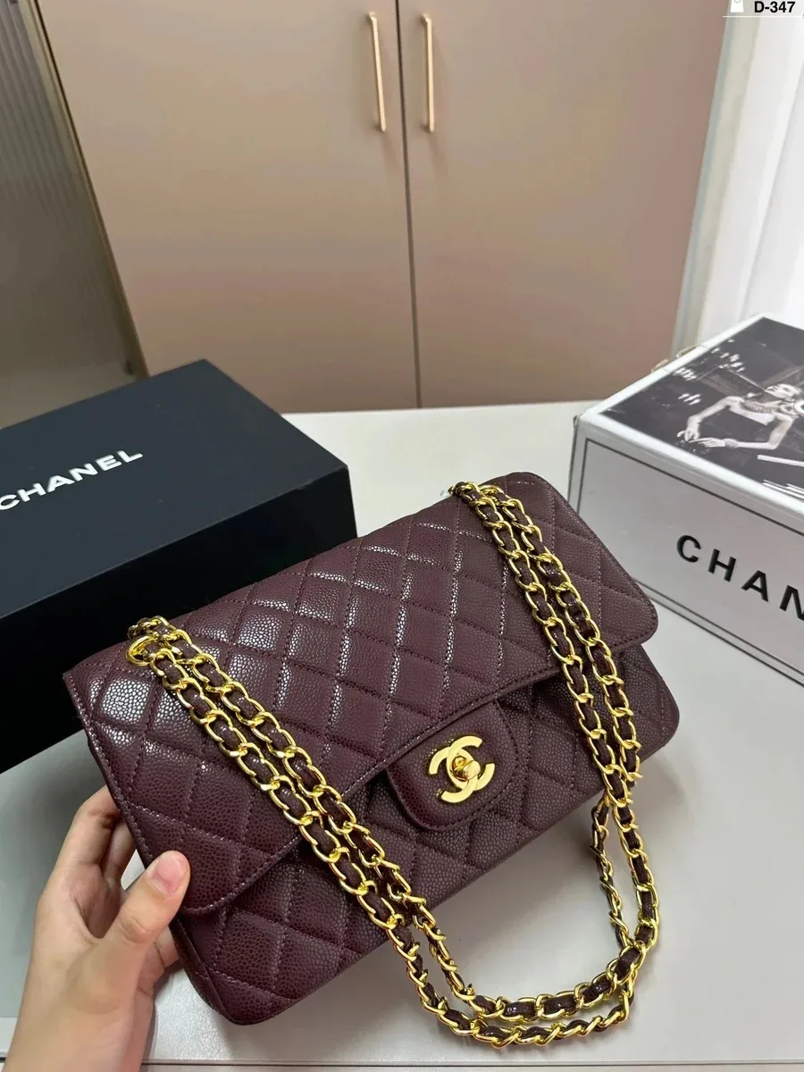 Chanel Klasická kožená taška z vínového kaviáru s klapkou