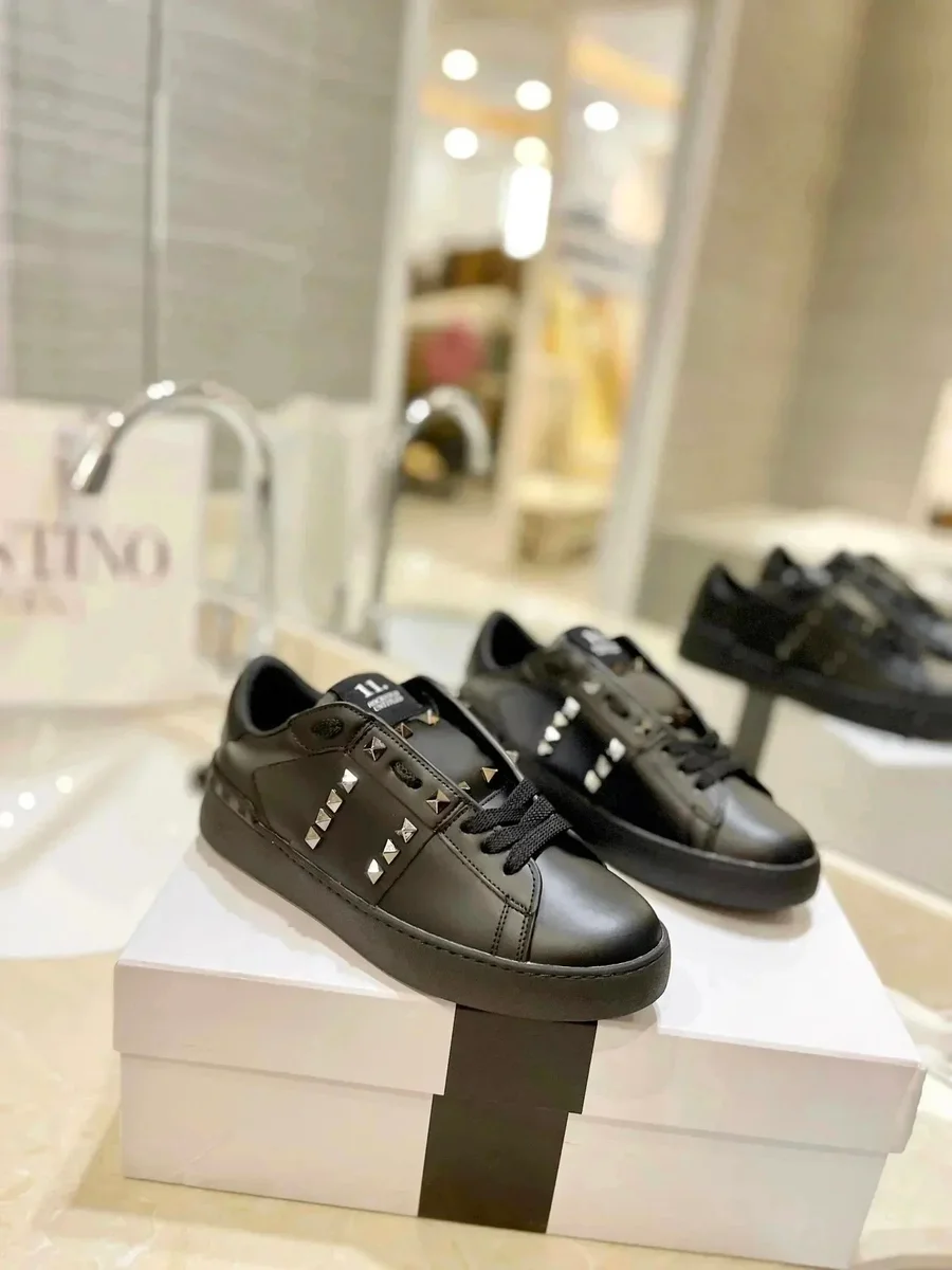 Valentino Valentino Rockstud 22 Black Leather Sneakers Black