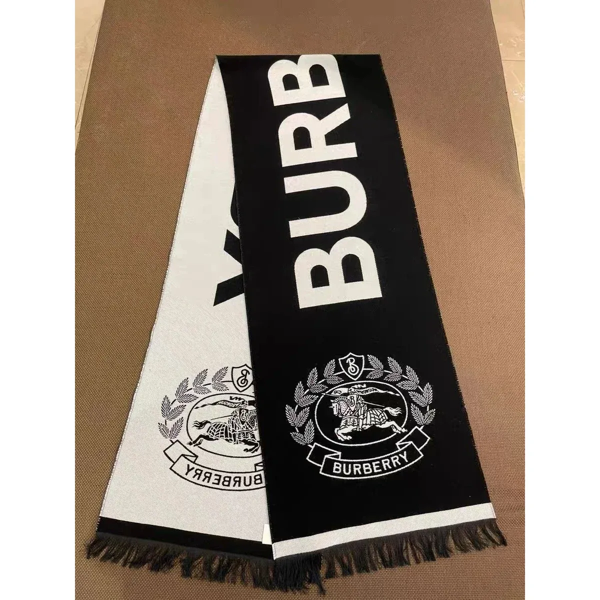 Burberry Burberry Knight Black/White Scarf Black