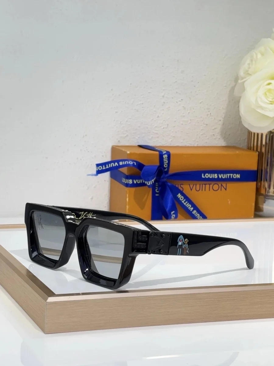 Louis Vuitton Louis Vuitton A30 Black Oversized Sunglasses Black