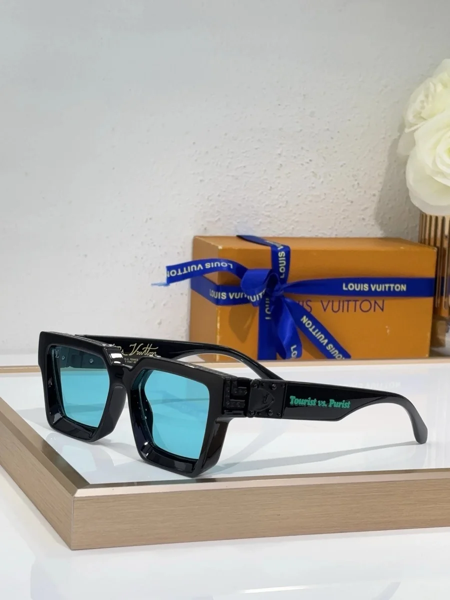 Louis Vuitton Louis Vuitton Tourist vs. Purist Black/Blue Sunglasses Black