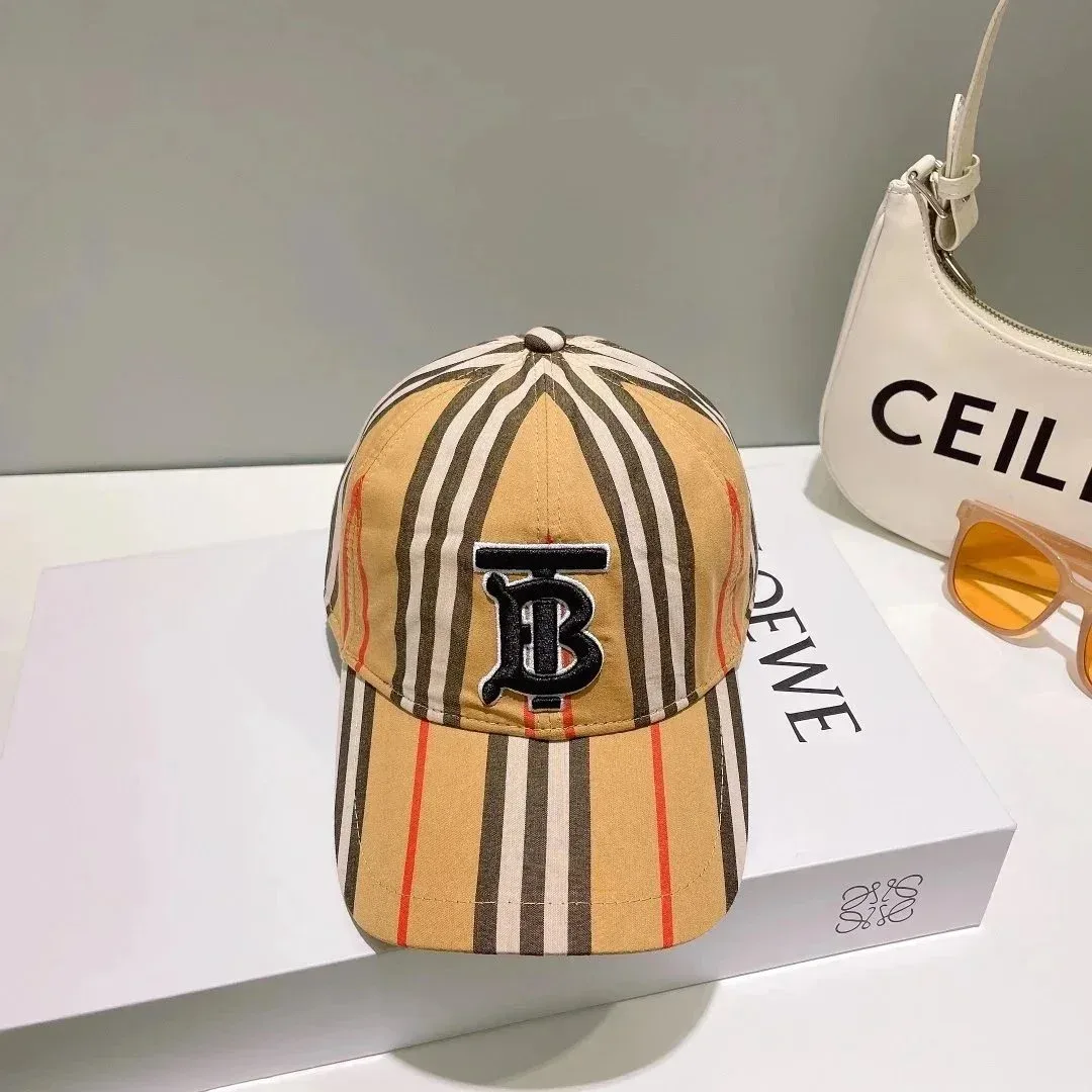 Burberry Burberry Vintage Check Beige/Black/White/Red Striped Cap Beige