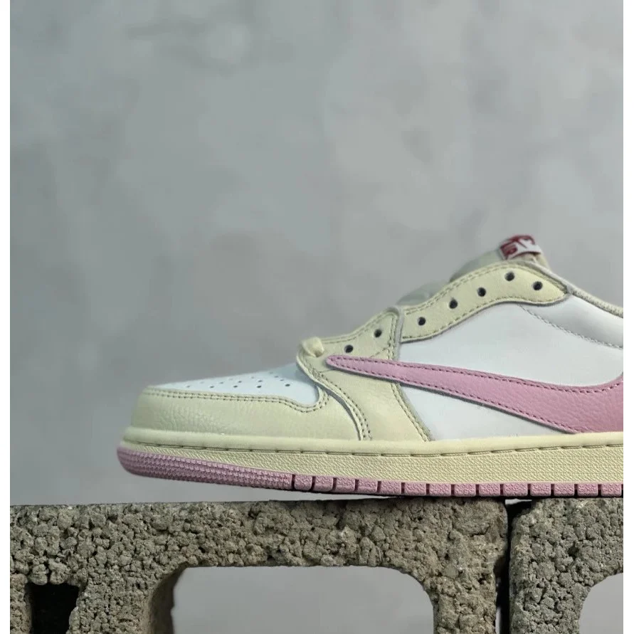Nike Nike Air Jordan 1 Low Pink Silk Sneakers Pink - 1