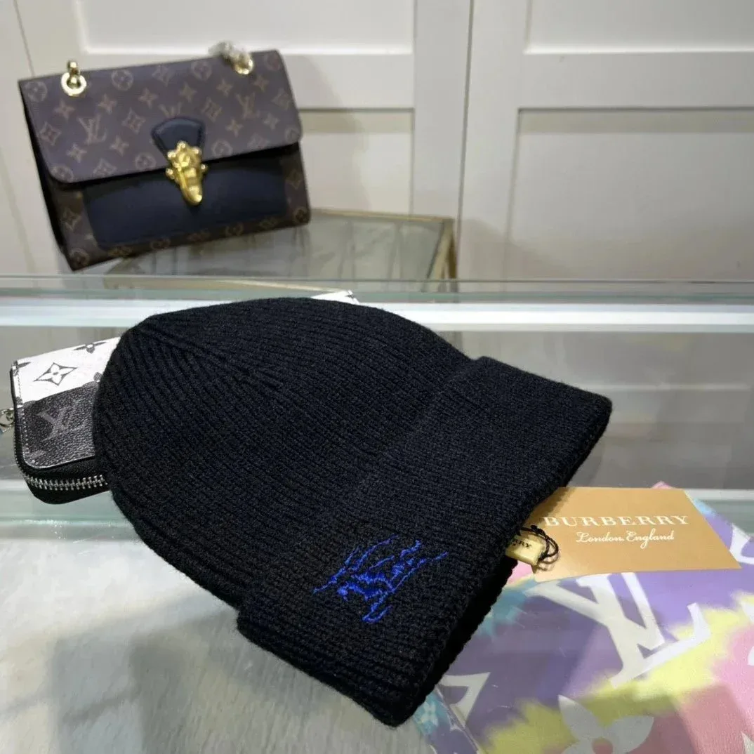 Burberry Burberry Black Knit Beanie with Blue Embroidery Headwear Black - 1