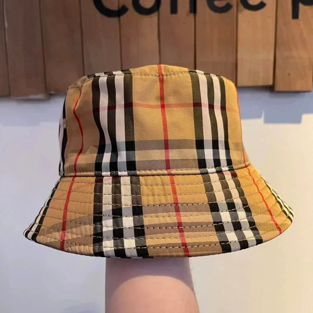 Burberry Burberry Classic Check Beige/Black/Red Bucket Hat Beige