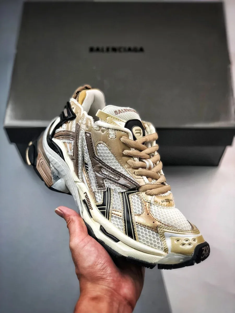 Balenciaga Balenciaga Runner 5 Gold/Silver Sneakers Gold - 1