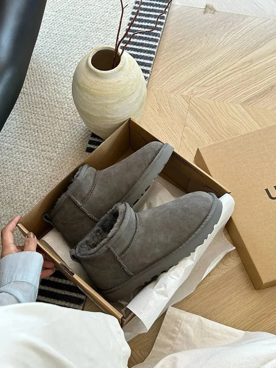 UGG UGG Classic Short GG Grey Low-Top Boots Grey