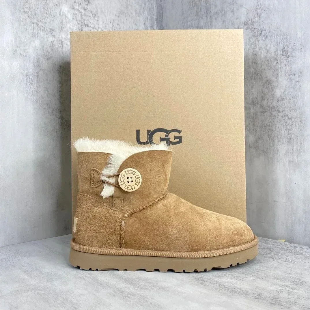 UGG UGG Classic Short Tan Boot Brown