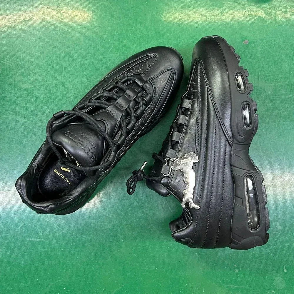 Nike Nike Air Max 95 Supreme Triple Black Sneakers Black