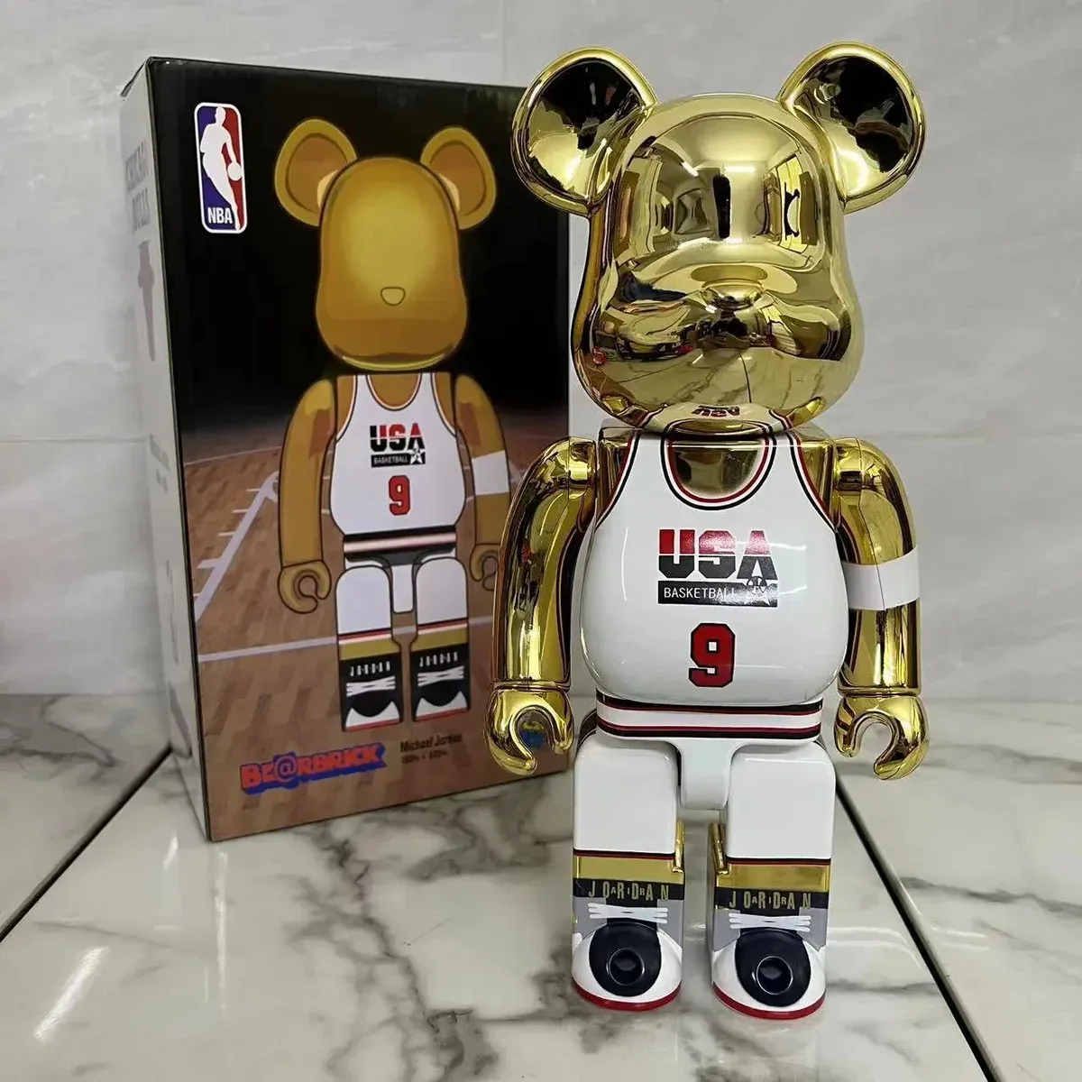 Medicom Toy Medicom Toy BE@RBRICK USA Basketball Bulls 9 Collectible Figure White - 1