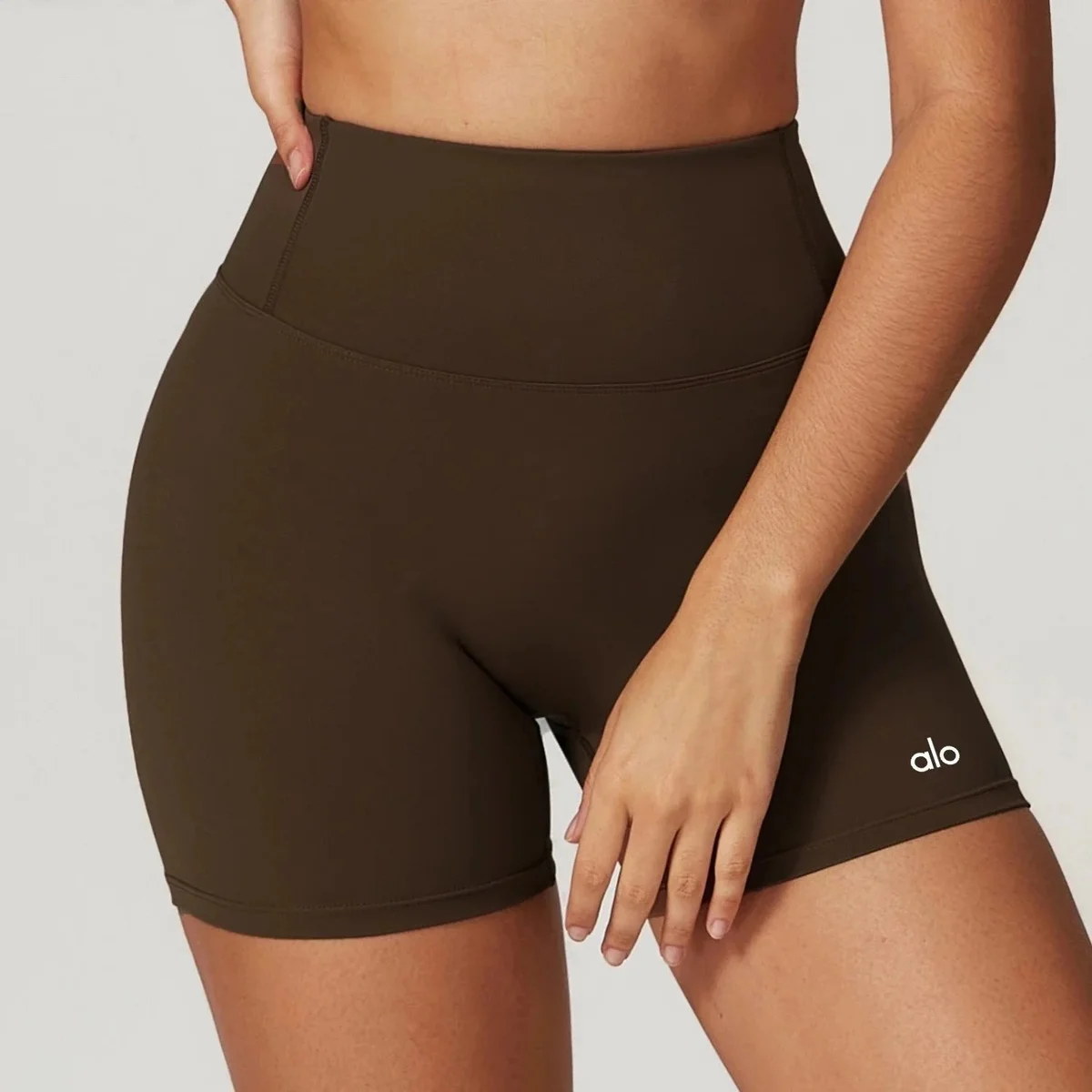 Alo Yoga Alo Yoga Shorts焦茶咖 Bottoms Brown - 1