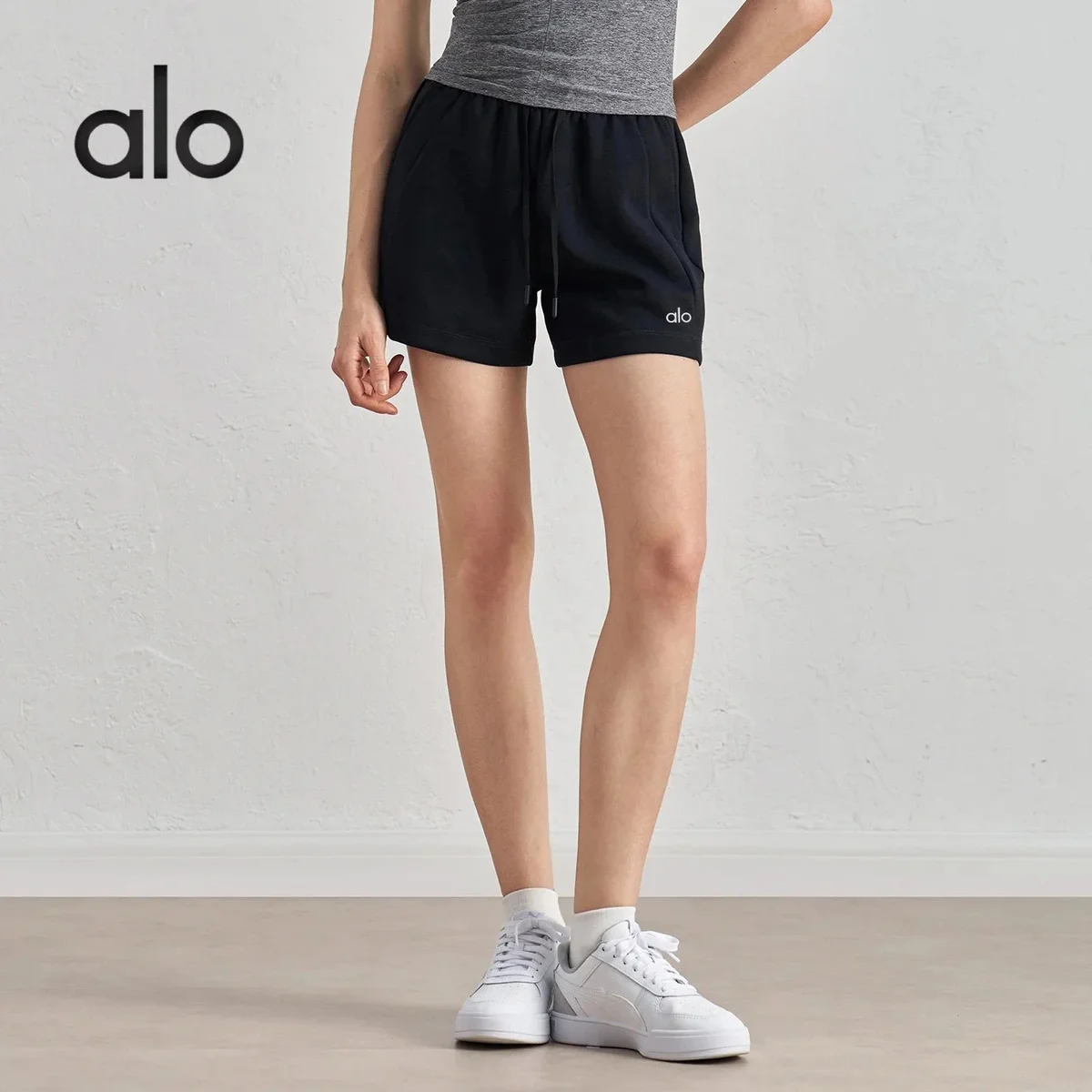 Alo Yoga Alo Solid Black Shorts Women's Bottoms Black - 1