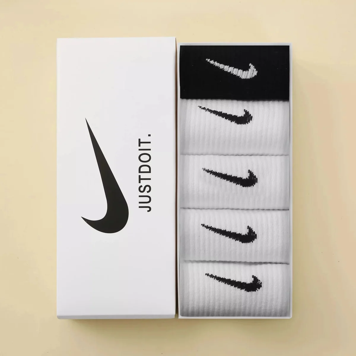 Nike Nike 4 White 1 Black Crew Socks White