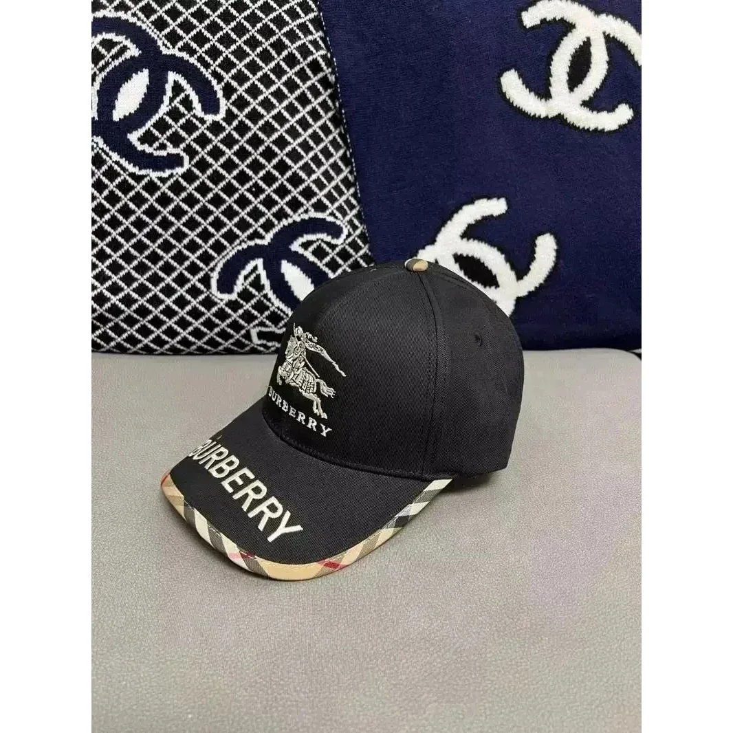 Burberry Burberry Black Equestrian Cap Headwear Black